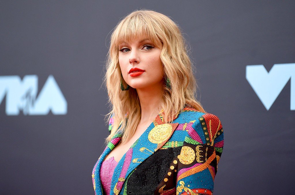 Taylor Swift's Releases New Album, 'Folklore'